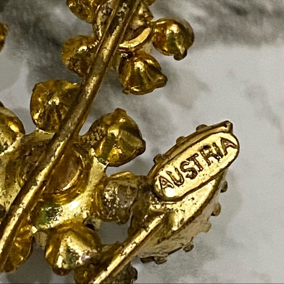 Vintage Unsigned Amethyst/Clear Austrian Crystal Flower Bouquet Brooch - Picture 14 of 14